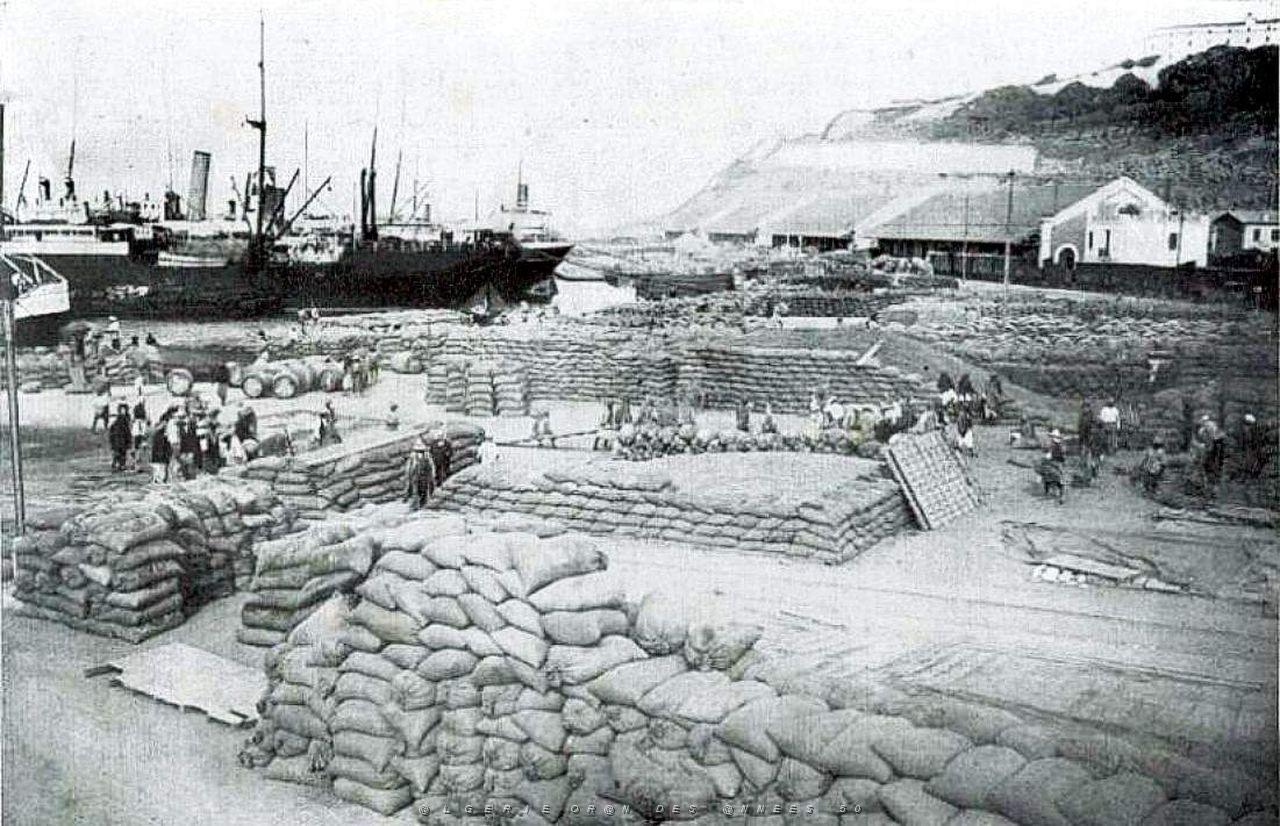 Oran- 007- travail sur les quais.jpg